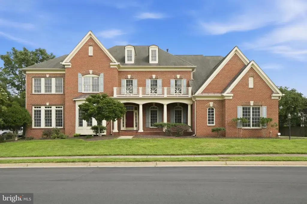 5285 Meadow Estates Dr, FAIRFAX