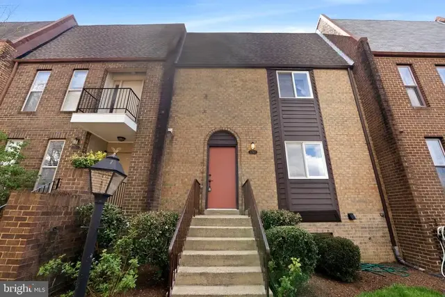 1747 Cy Ct, Vienna