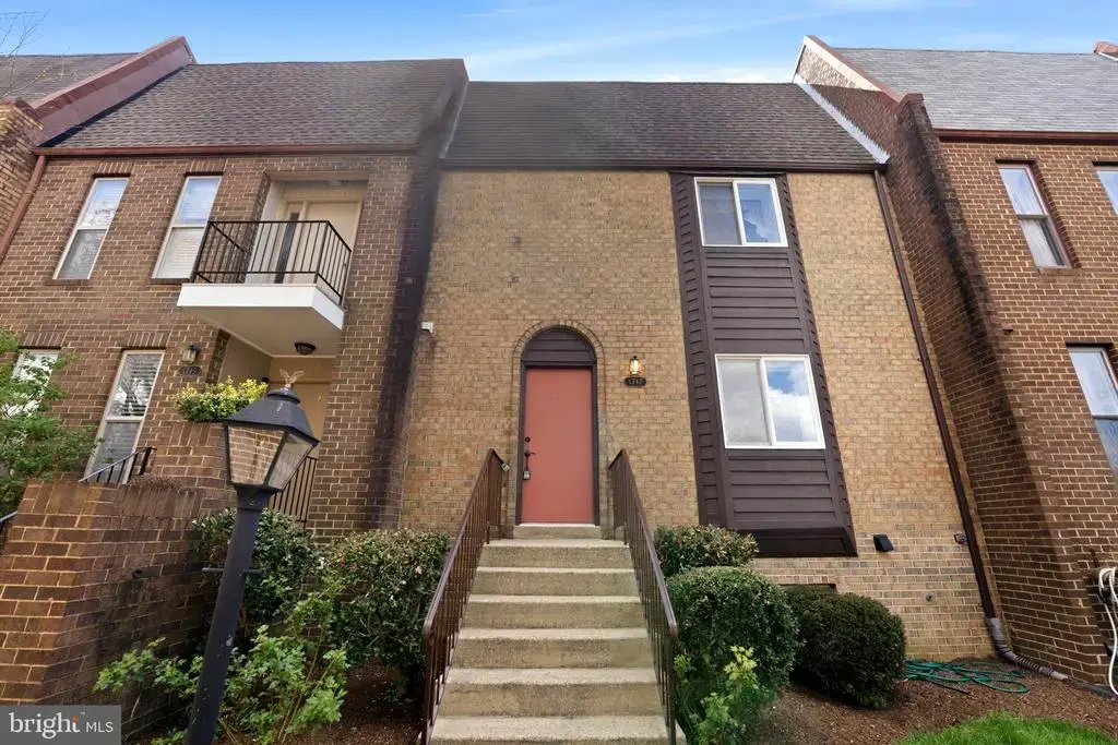 1747 Cy Ct, VIENNA