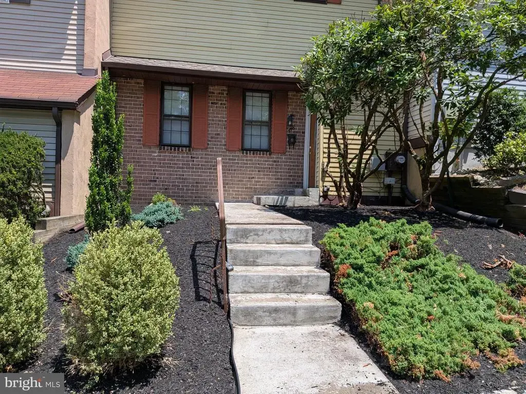 448 E Stoney Hill Ct #e, LANGHORNE