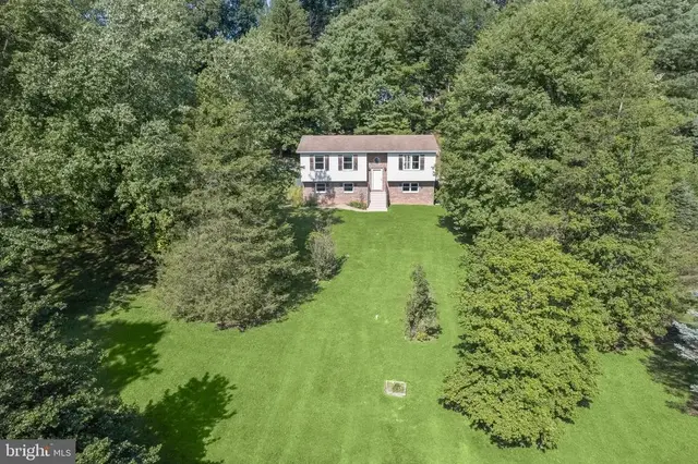 308 Waterview Ct, Hampstead