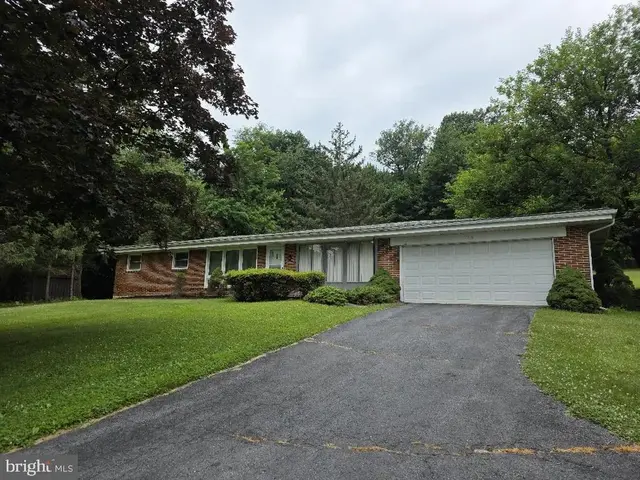 706 S Mountain Rd, Dillsburg