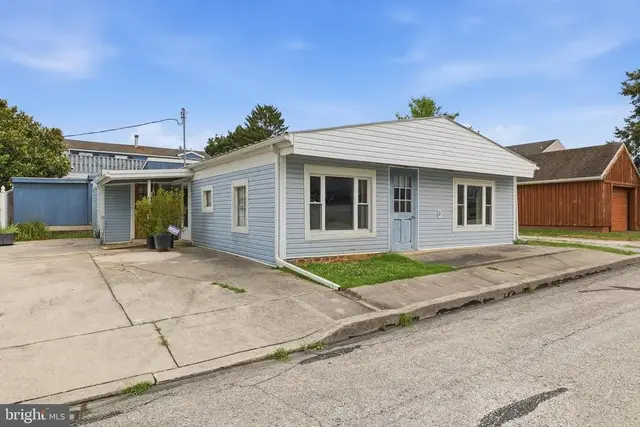 374 Maple Ave, Hanover