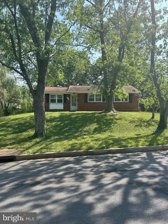 5809 Larpin Ln, Alexandria