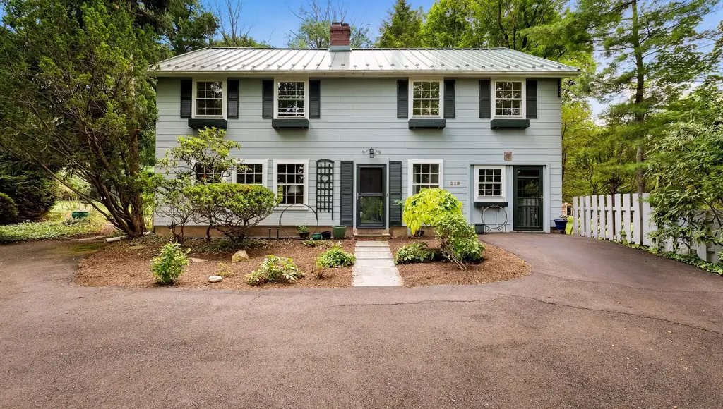 218 Frost Ln, NEWTOWN