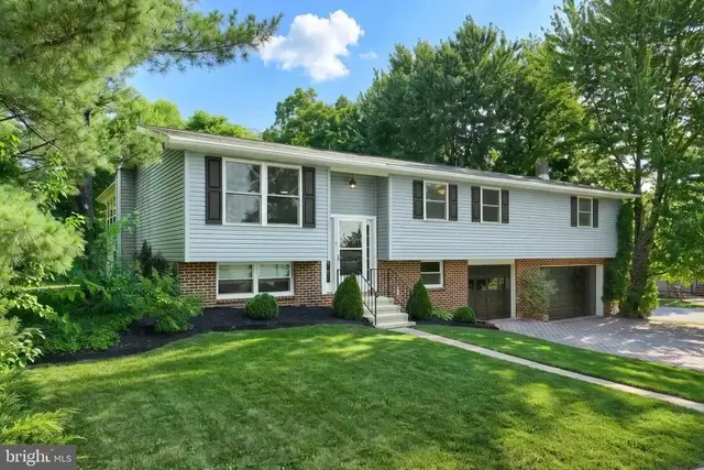 102 Dogwood Dr, Dover