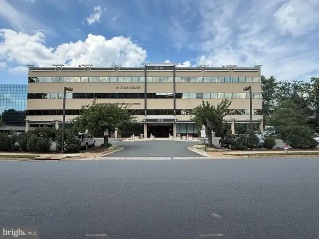 8230 Boone Blvd #445, Vienna