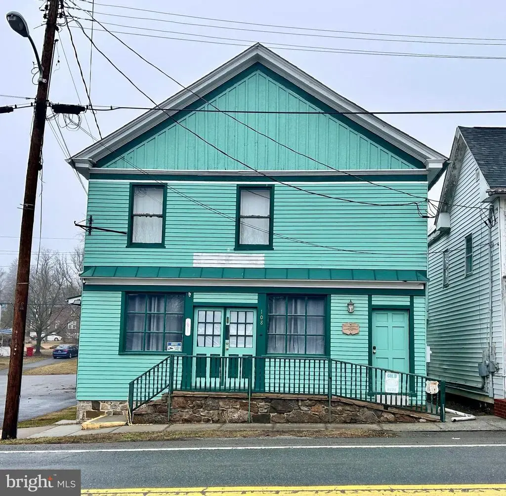 108 W Main St, HEDGESVILLE
