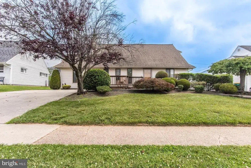 23 Begonia Ln, LEVITTOWN