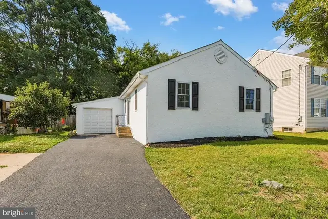 111 Meadowbrook Ave, Wilmington