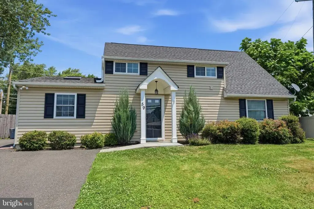 59 Iroquois Rd, LEVITTOWN