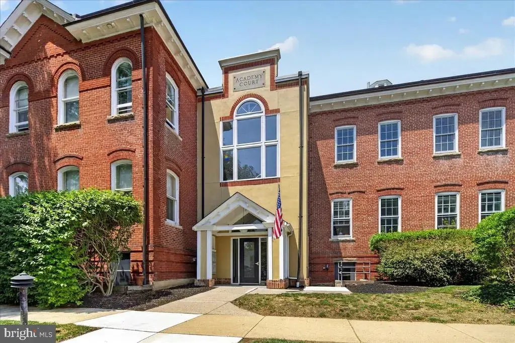 1 Academy Ct, PENNINGTON