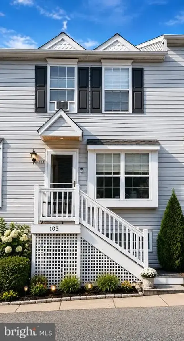 103 Gateway Dr, Newark