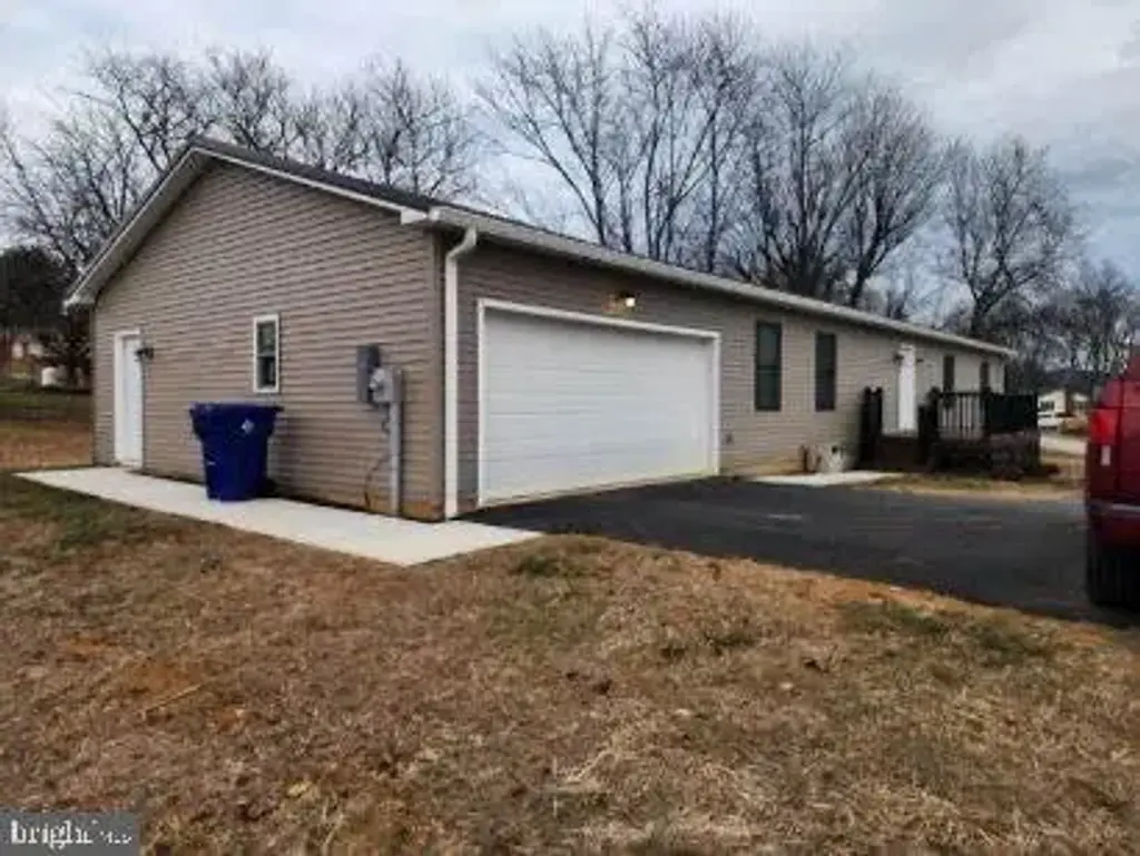 235 Hickory Drive, CHAMBERSBURG