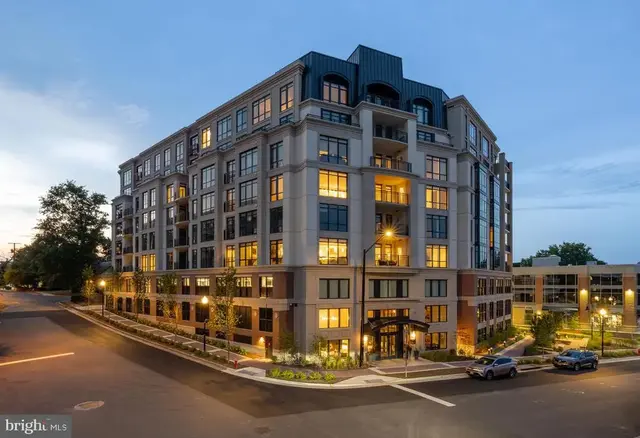 6718 Lowell Ave #407, Mclean