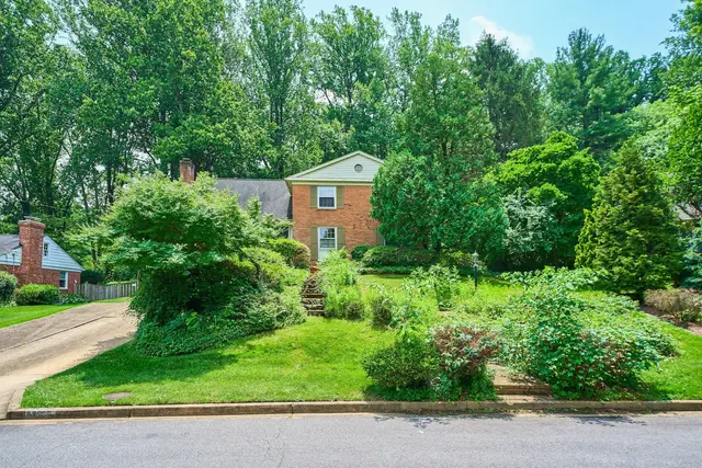 3606 Bent Branch Ct, Falls Church