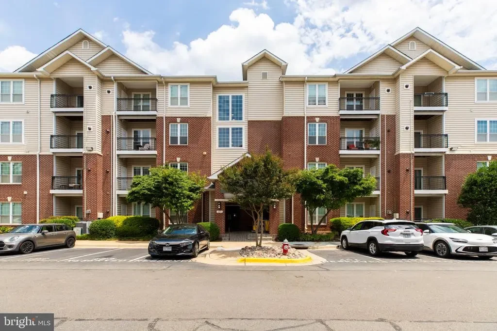 1571 Spring Gate Dr #6106, MCLEAN