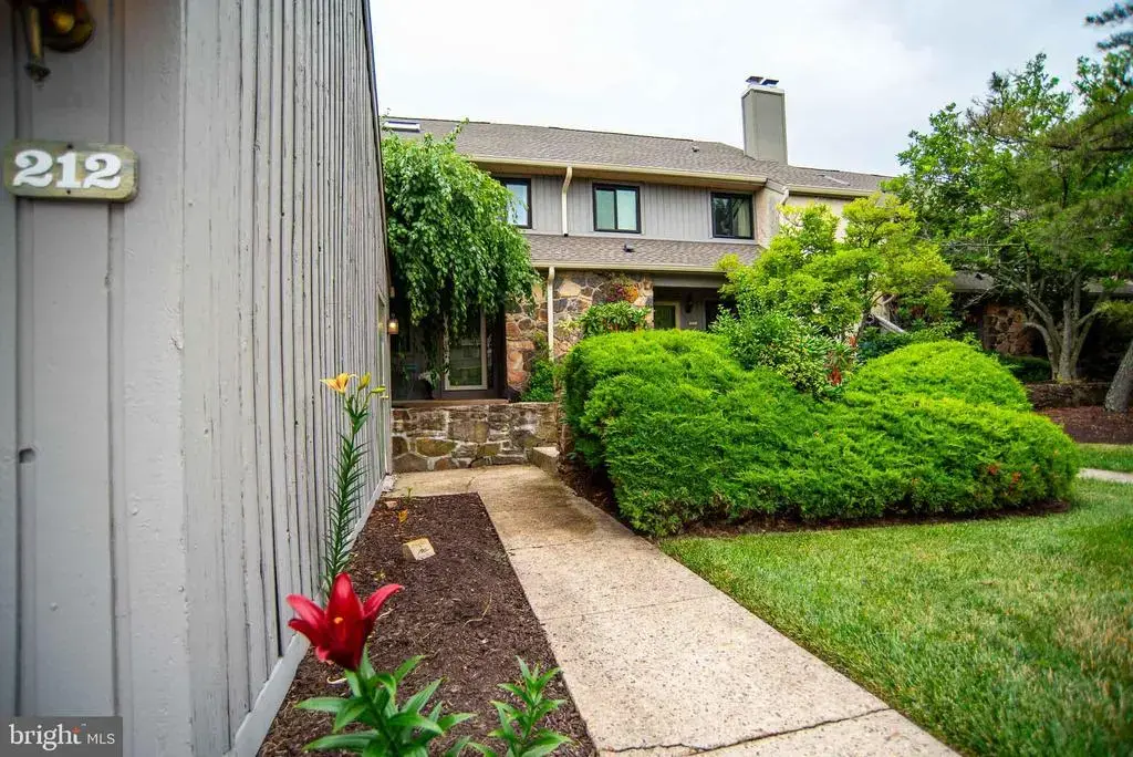 212 Clover Hill Ct, YARDLEY