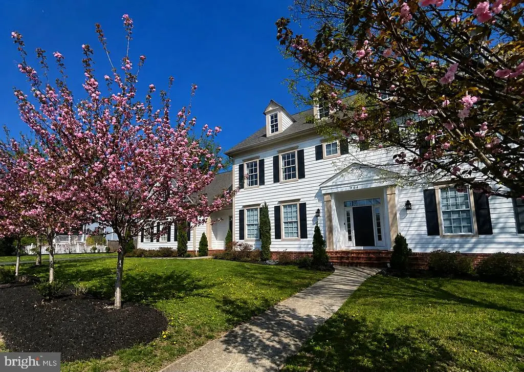 904 Locust St, HERNDON