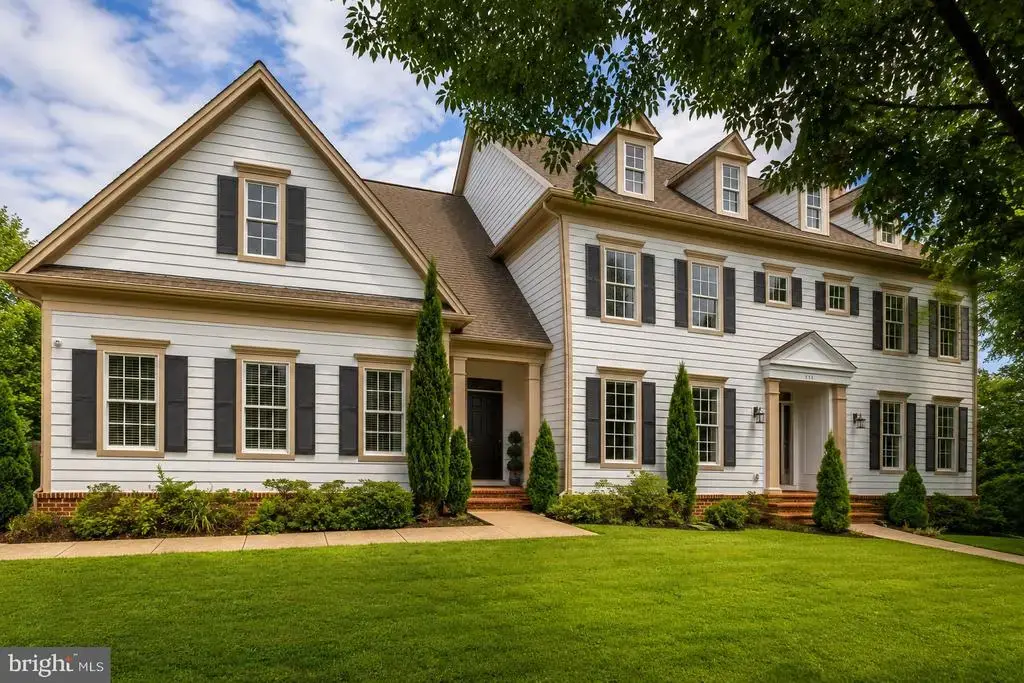 904 Locust St, HERNDON
