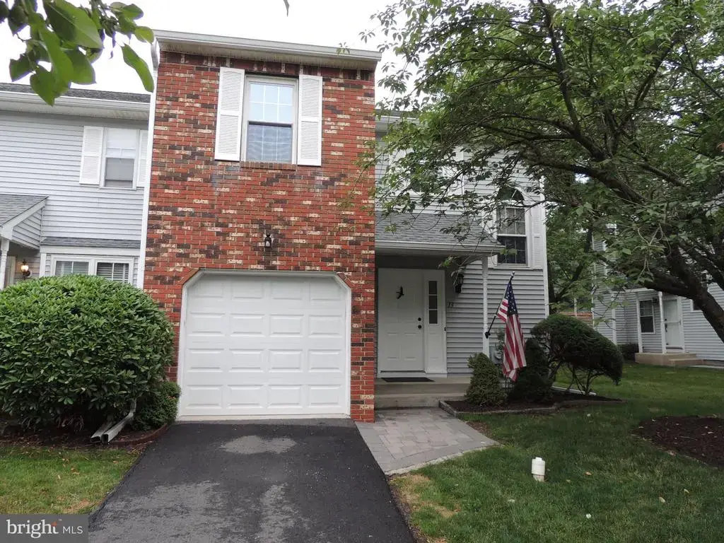 13 Heritage Ct, EWING