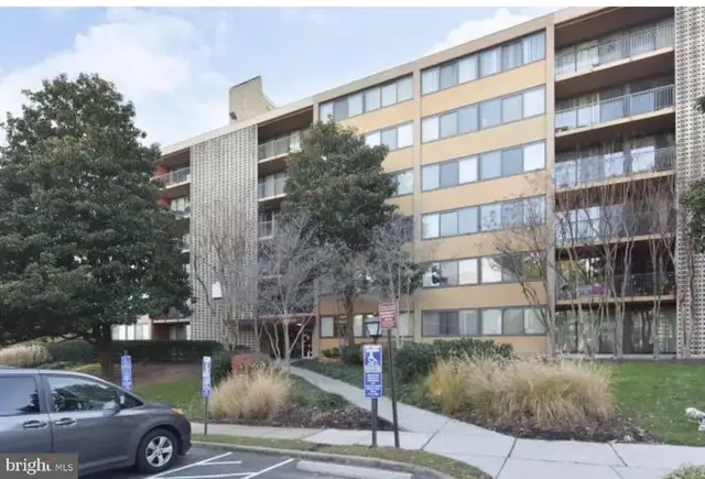 16 S Van Dorn St #607, Alexandria