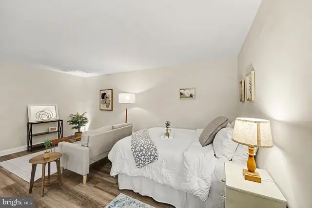 2325 42nd St Nw #220, Washington