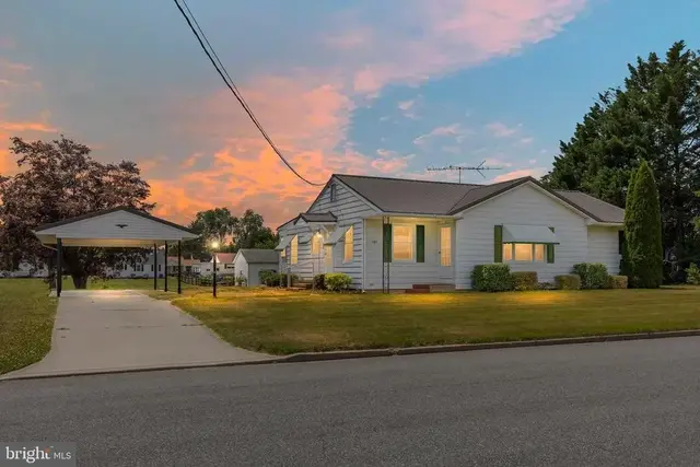 107 N Reed St, Clayton