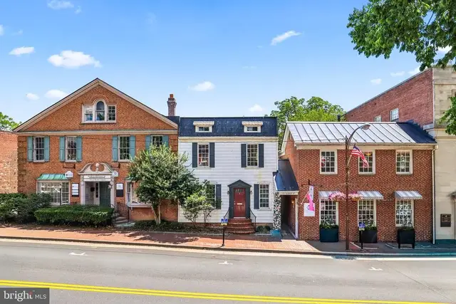 7 E Market St, Leesburg