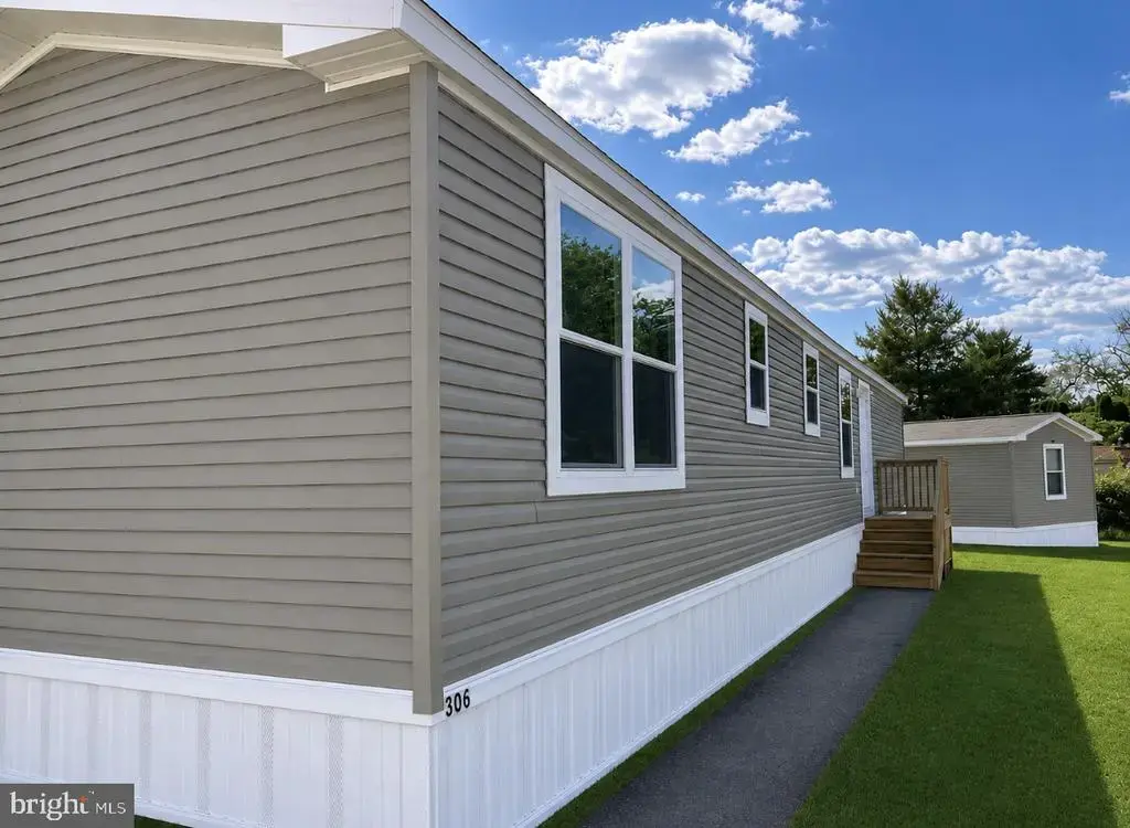 306 Hampshire Ave, READING