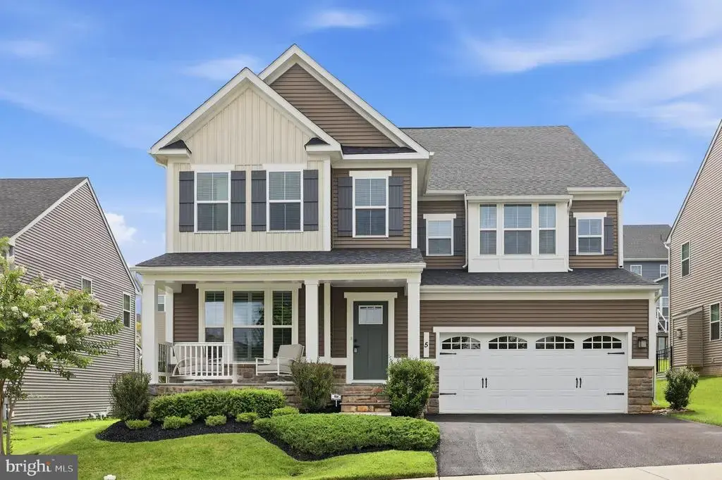 5 Dean Ln, MIDDLETOWN