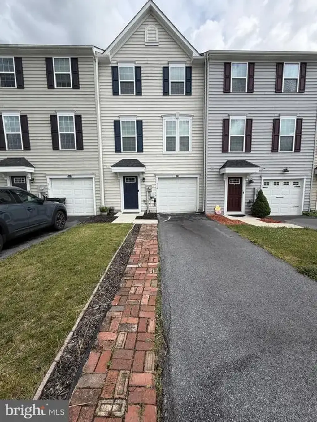 174 Ontario Dr, FALLING WATERS