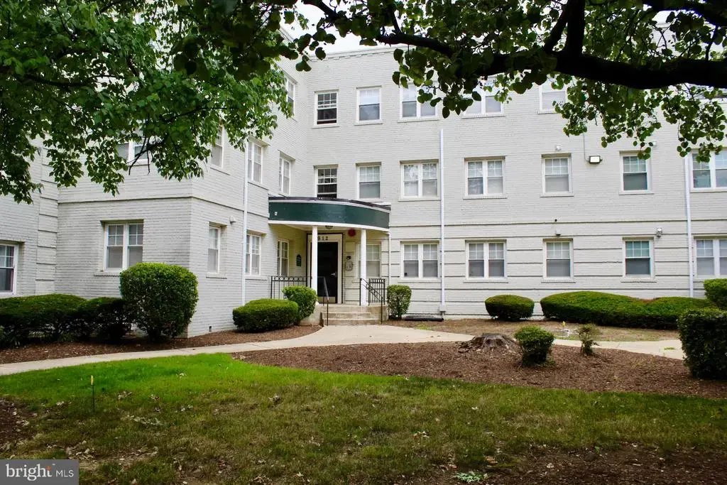 912 Barnaby St Se #302, WASHINGTON