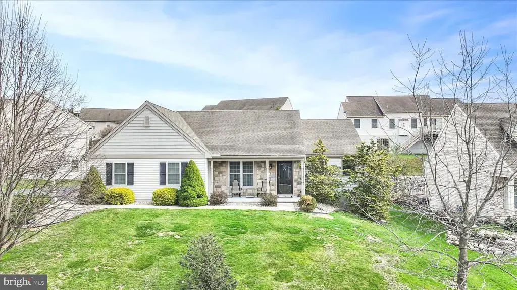 858 Water Edge Ct, LEBANON