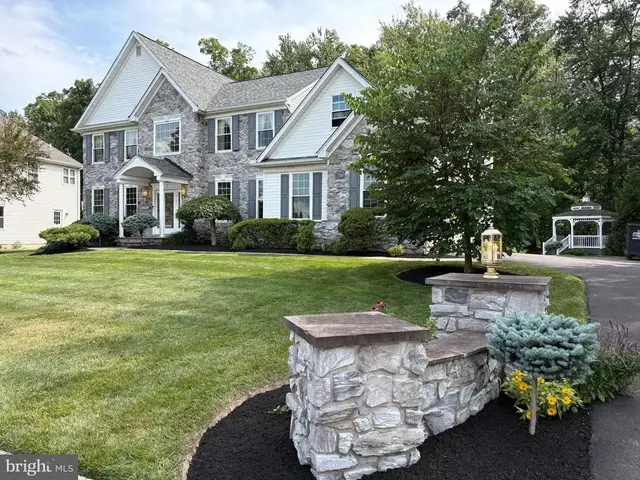 412 Parkview Cir, Warrington