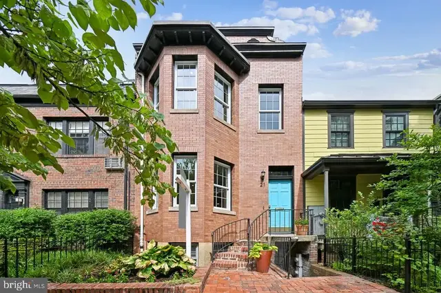 21 4th St Ne, Washington