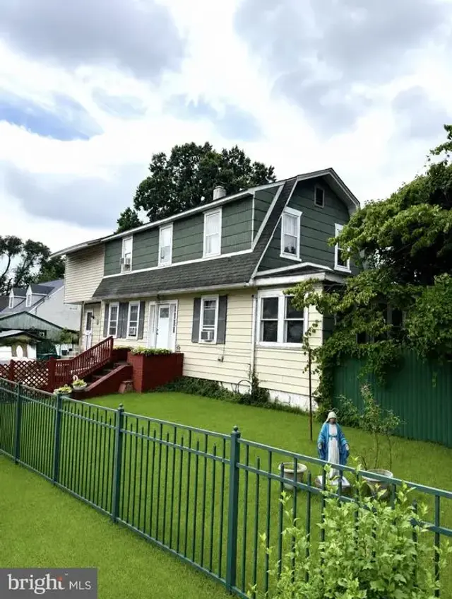 906 Washington Ave, Croydon