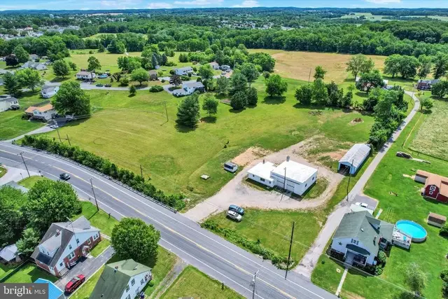 1090 Frederick Pike, Littlestown