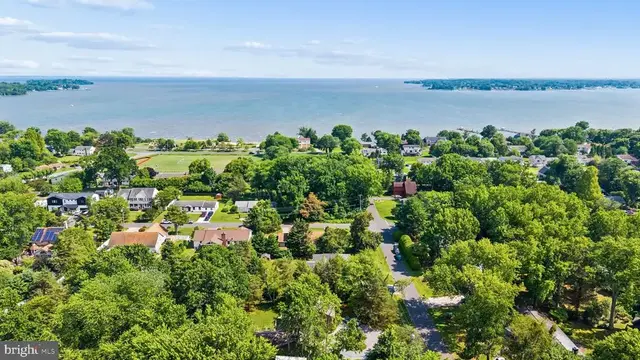 110 Lake View Dr, Annapolis