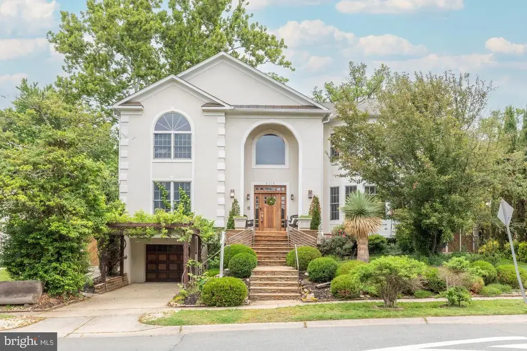9715 Singleton Dr, BETHESDA