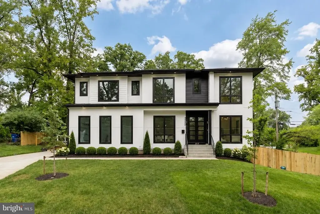 2000 Oswald Pl, FALLS CHURCH