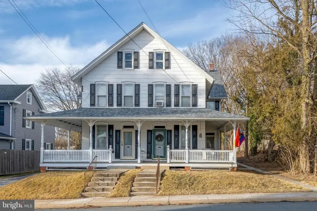 17 W Cottage Ave, MILLERSVILLE