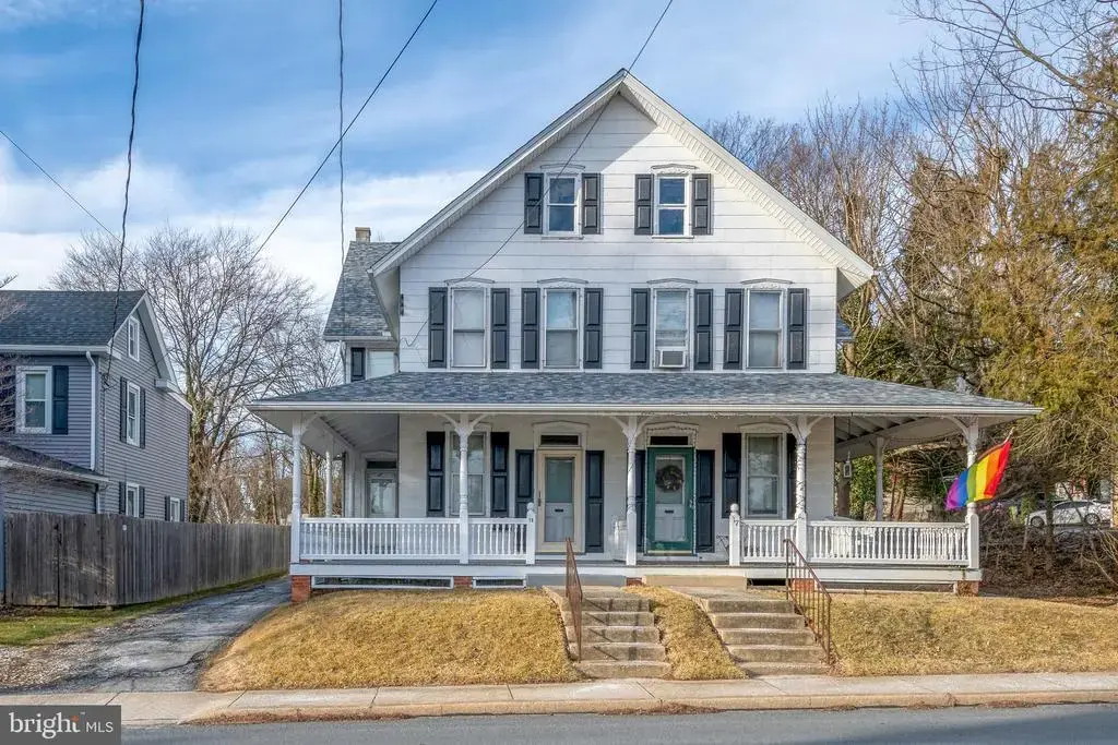 19 W Cottage Ave, MILLERSVILLE