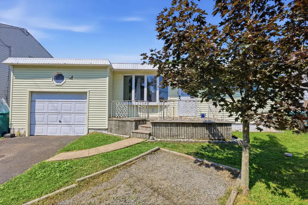 1427 Williams St, LEVITTOWN