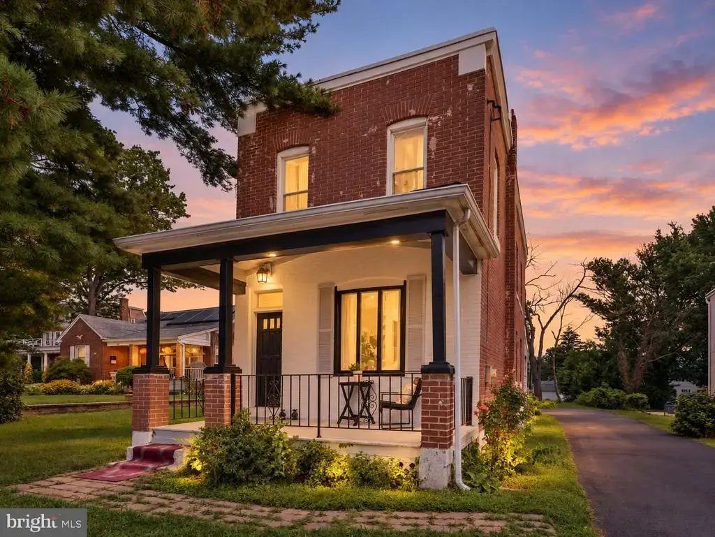 209 Upland Rd, BROOKHAVEN