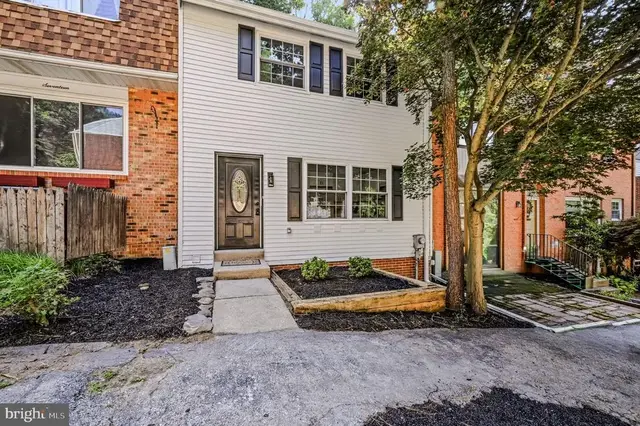 19 Helios Ct, Newark
