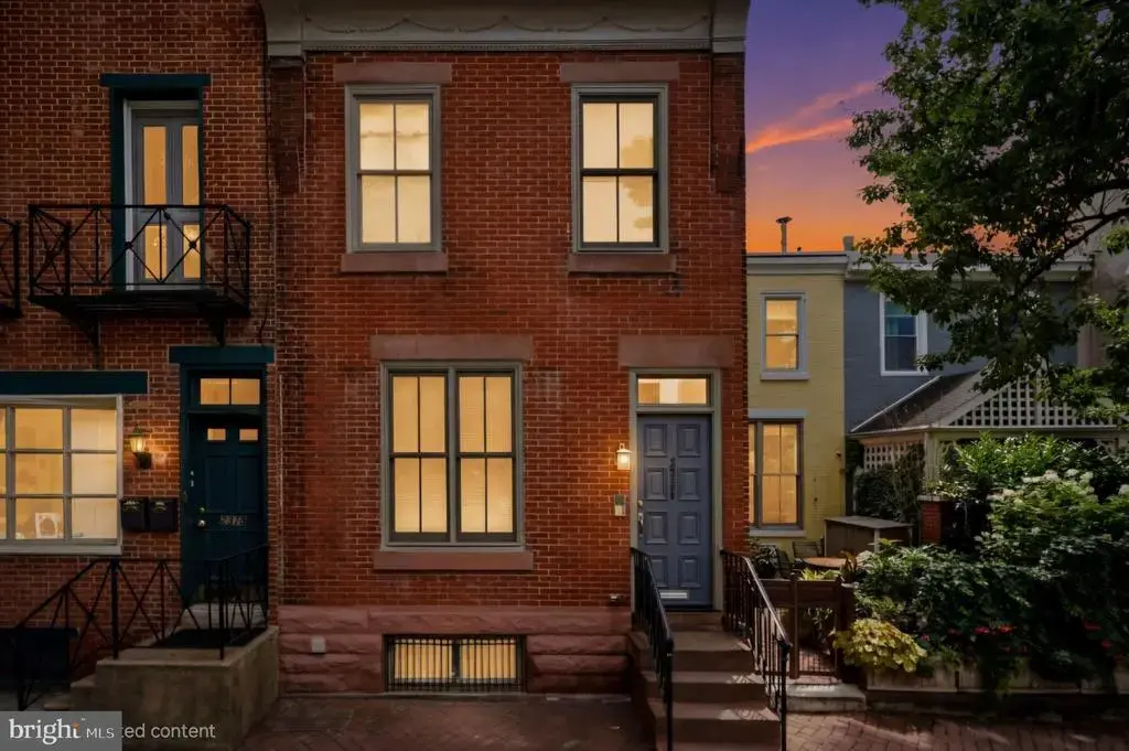 2320 Lombard St, PHILADELPHIA