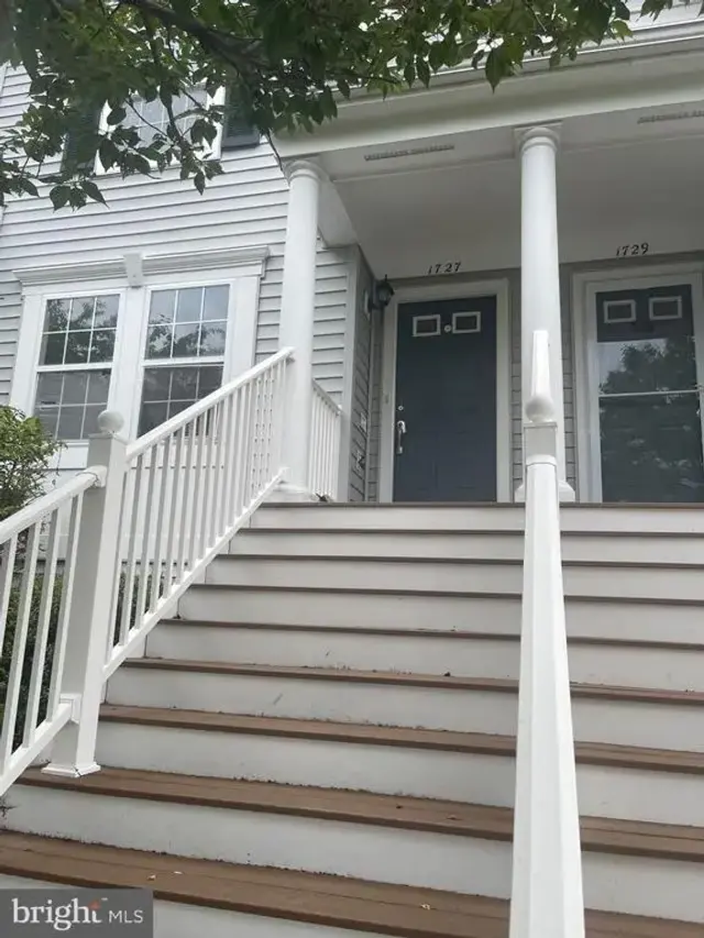 1727 Fallowfield, Crofton