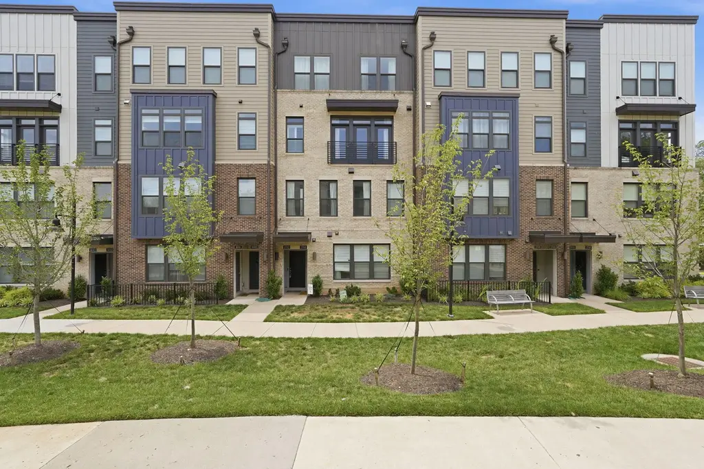 1702 Bandit Loop, RESTON