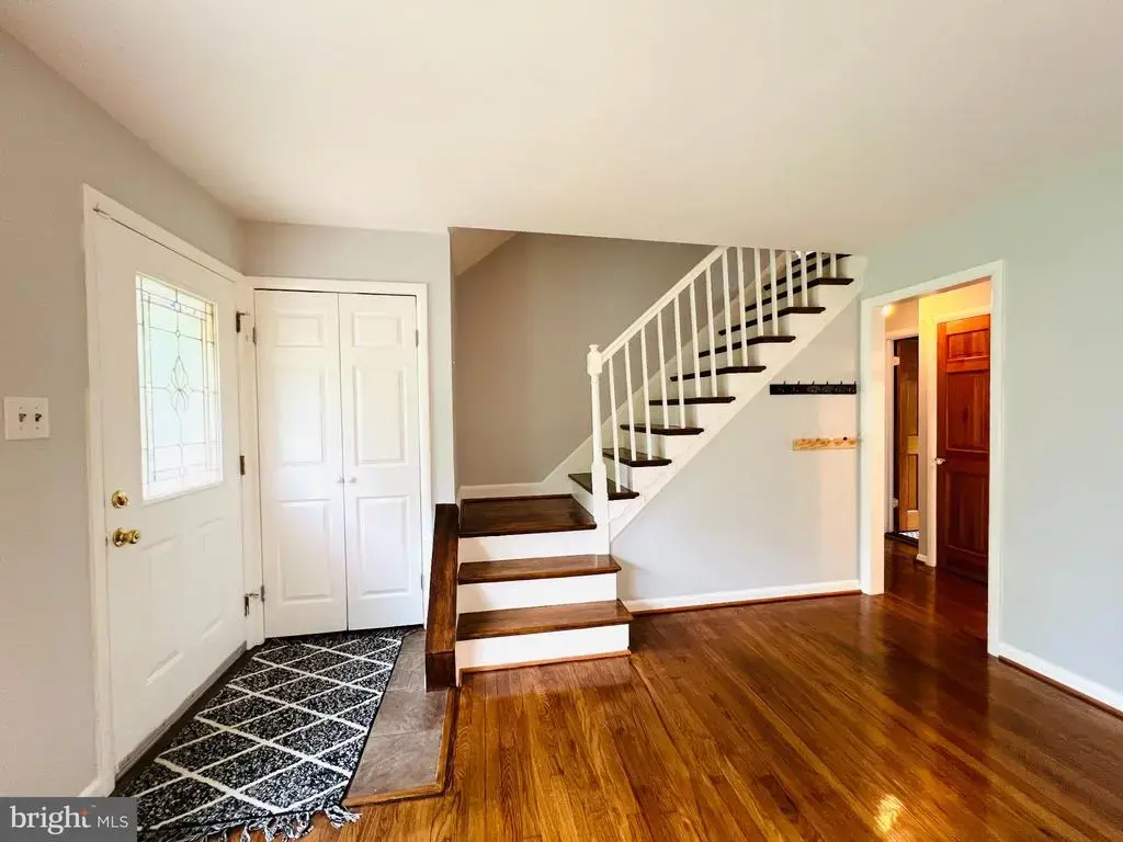 2220 Primrose Dr, FALLS CHURCH